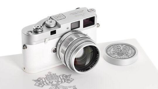 Leica-Kamera aus dem Besitz von Papst Franziskus