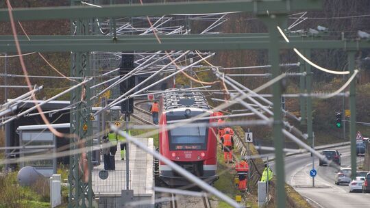 Wieraufbau und Elektrifizierung der Bahnstrecke im Ahrtal