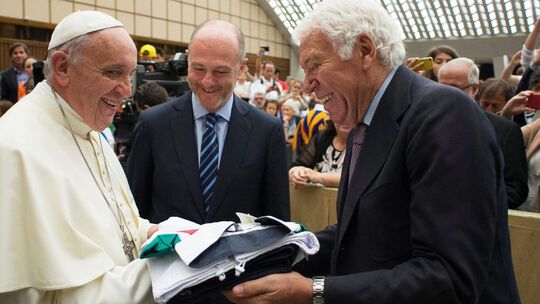 Nicola Pietrangeli mit Papst Franziskus (l)