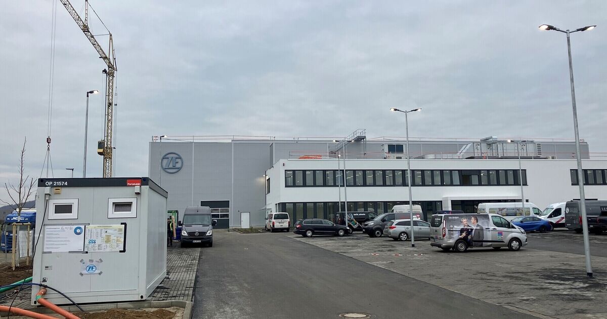 Was wird langfristig aus Werk?: Umzug des ZF-Werkes nach Niederzissen ist ...