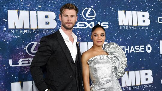 Chris Hemsworth und Tessa Thompson