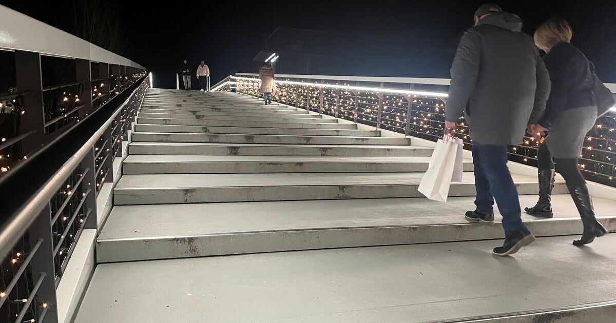 Unbequeme Stufenbreite: Treppe im Outlet wird bei Erweiterung umgestaltet