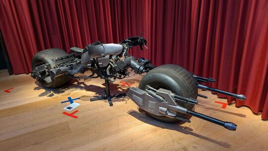 Tolkiens Schreibtisch und Batmans Motorrad unterm Hammer