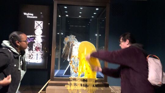 Essensanschlag auf die Kronjuwelen: Londoner Tower dicht Essensanschlag auf die Kronjuwelen: Londoner Tower dicht