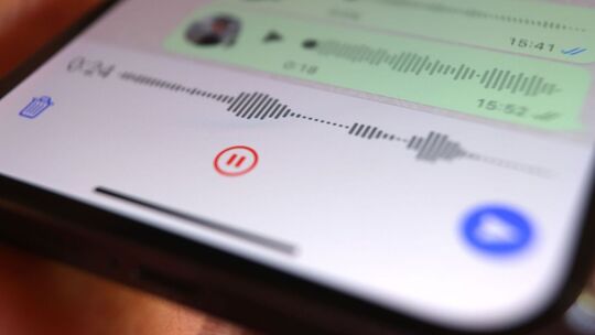WhatsApp-Sprachnachricht auf einem Smartphone WhatsApp-Sprachnachricht auf einem Smartphone