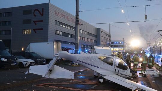 Flugzeug in Stadtgebiet von Mannheim notgelandet Flugzeug in Stadtgebiet von Mannheim notgelandet
