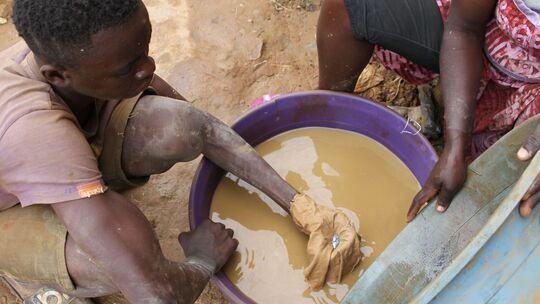 Kinderarbeit in Goldmine