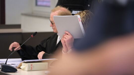 Gerichtsprozess - Totschlag an Neugeborenen Gerichtsprozess - Totschlag an Neugeborenen