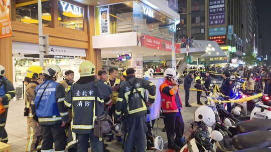 Mann greift Menschen in Taipeh an