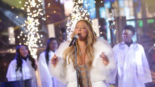 Weihnachten bei Mariah Carey: Santa, Singen, Schlittenfahren