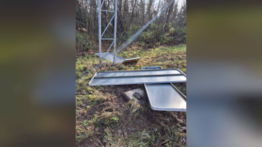 Wegweiser beschädigt Wegweiser beschädigt