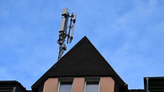 Mobilfunk-Mast auf Wohnhaus