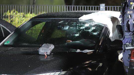 Er saß im Auto: 36-Jähriger in Köln angeschossen