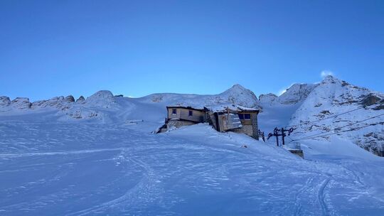 Freerider gerät an der Marmolata in Lawine und stirbt Freerider gerät an der Marmolata in Lawine und stirbt