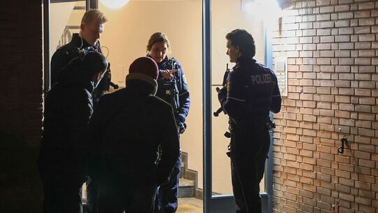 Frau lebensgefährlich verletzt Frau lebensgefährlich verletzt