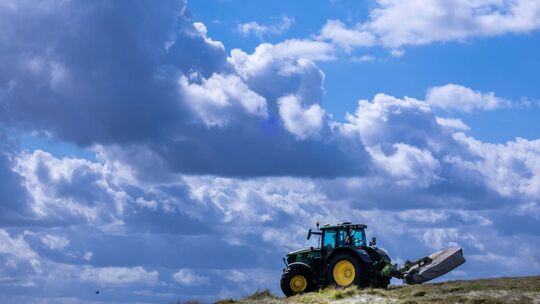 Feldarbeiten bei trockenem Wetter