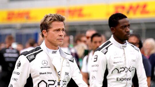 Brad Pitt (l) und Damson Idris