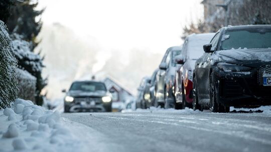 Auf Schnee folgt Eis - Gefahr auf glatten Straßen Auf Schnee folgt Eis - Gefahr auf glatten Straßen