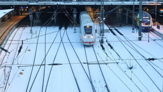 Nach Sturmtief Elli - Bahnverkehr im Norden wieder angelaufen