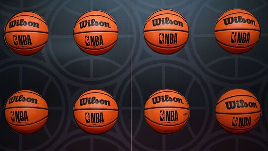 Basketbälle mit NBA-Logo