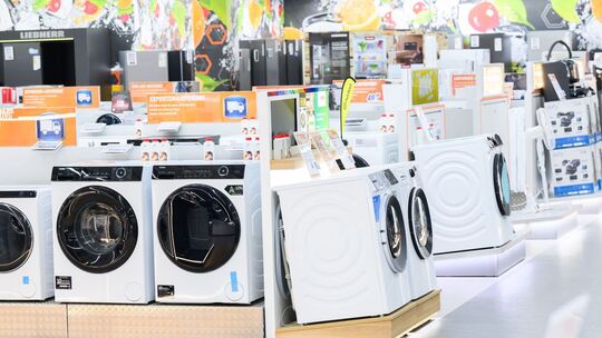 Waschmaschinen in einem Elektronikmarkt Waschmaschinen in einem Elektronikmarkt