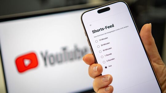 Die Einstellungen von YouTube Shorts auf einem Smartphone