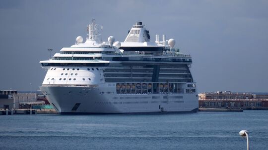 Jewel of the Seas von Royal Caribbea ankert in Palma, Mallorca