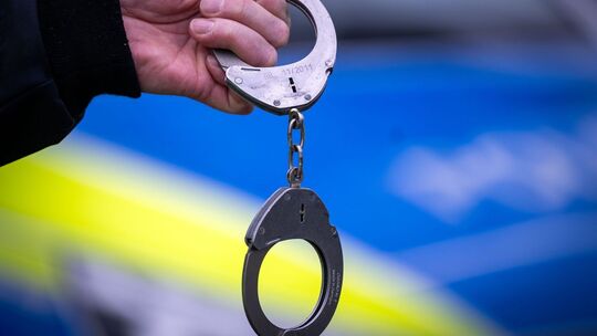 Handschellen Symbolbild