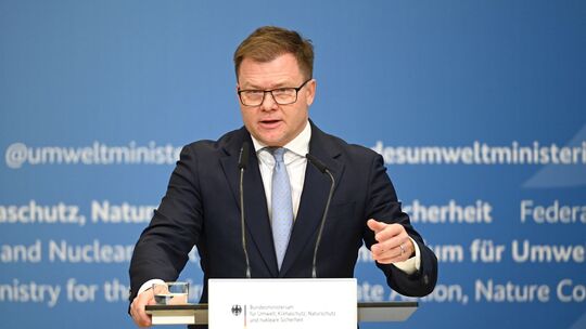 Bundesumweltminister stellt Elektroauto-Kaufprämie vor