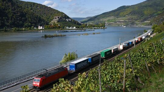 Schön und sanierungsbedürftig: die rechtsrheinische Bahnstrecke