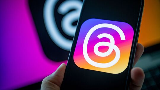 Logo der Meta App Threads auf einem Smartphone Logo der Meta App Threads auf einem Smartphone