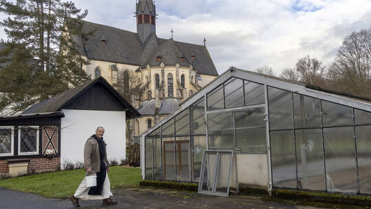 Frater Bernhards Arbeitsplatz im Kloster Marienstatt ist der große Obst- und Gemüsegarten. Was hier angebaut und in der Klosterk