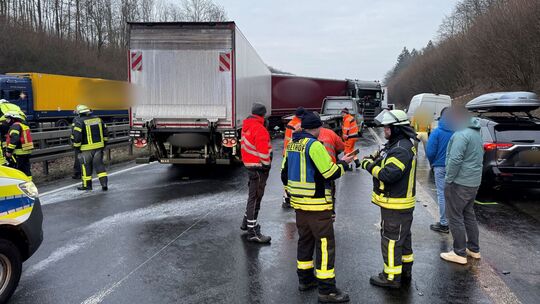 Unfallserie auf der A44 - Tote und Verletzte