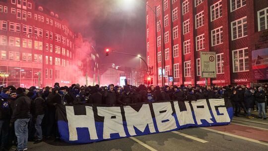 FC St. Pauli - Hamburger SV - HSV-Fanmarsch