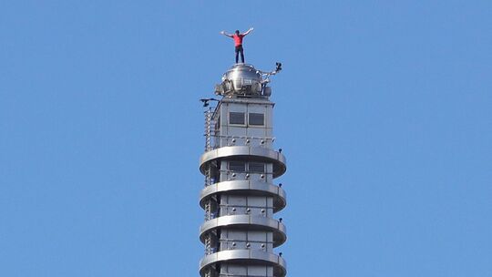 Freeclimber Honnold klettert auf Wolkenkratzer