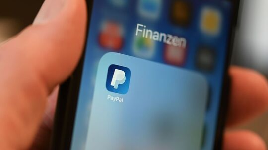 Die Applikation von PayPal ist auf einem Mobilfunkgerät zu sehen Die Applikation von PayPal ist auf einem Mobilfunkgerät zu sehen