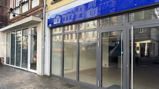 Leere Schaufenster prägen das Bild der Montabaurer Fußgängerzone. Zum Teil sind gleich mehrere benachbarte Geschäfte geschlossen