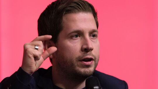 Kühnert für kleine Altersbezüge für Abgeordnete