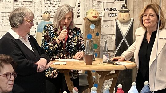 Beate Ullwer, scheidende Gleichstellungsbeauftragte des Westerwaldkreises, moderierte die kleine Runde mit SPD-Landtagskandidati