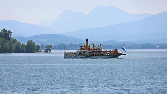 Ausflugsschiff auf dem Chiemsee Ausflugsschiff auf dem Chiemsee