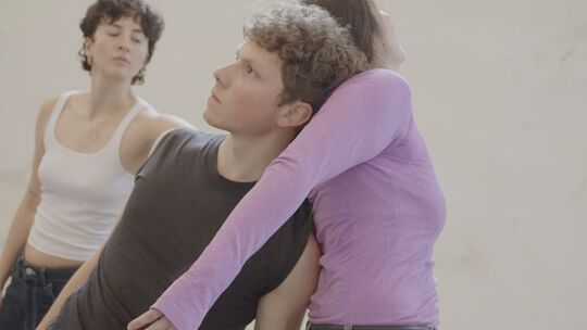 Als Teil einer interdisziplinären Ausstellung in Andernach haben Studierende verschiedener Institutionen eine Choreografie erarb