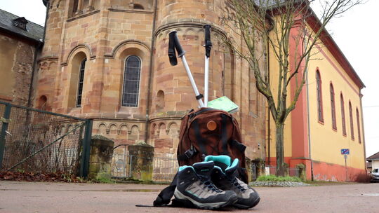 Die Stiftskirche Pfaffen-Schwabenheim mit ihrem bedeutenden Chor und der Sponheimer Grablege kann sowohl Start- als auch Endpunk