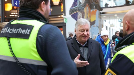 Schweigeminute für getöteten Zugbegleiter