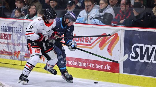 Lennard Dötsch (rechts) und der EHC Neuwied sind an diesem Wochenende in der Central European Hockey League zweifach gefordert.