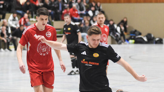 Er gehörte beim Qualifiaktionsturnier in Bad Sobernheim zu den auffälligsten Spielern: Nico Praß (schwarzes Trikot) möchte mit d