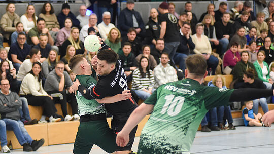 Probleme mit dem Fuß hat Philip Gehres (Mitte). Ob er seiner HSG Nahe-Glan in den beiden schweren Spielen helfen kann, ist fragl