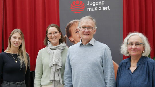 Die tolle und engagierte Arbeit bei "Jugend musiziert" wird weitergeführt. Clara Dicke (2.v.l.) übernimmt die Organisation von A