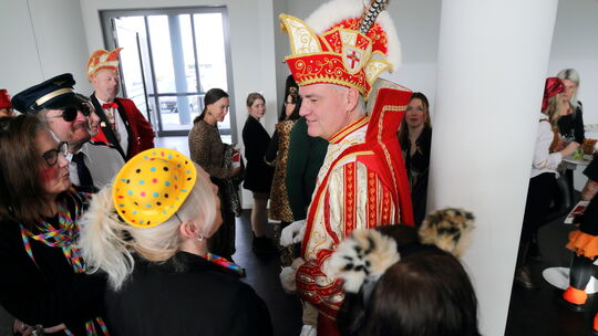 Im Druckzentrum waren die Narren los beim Prinzenempfang mit Prinz Oli.