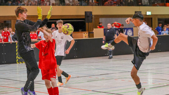 Bei der C-Jugend zog Gastgeber Westerburg (in Weiß, hier gegen die JSG Siegtal Heller II) ins Finale ein.