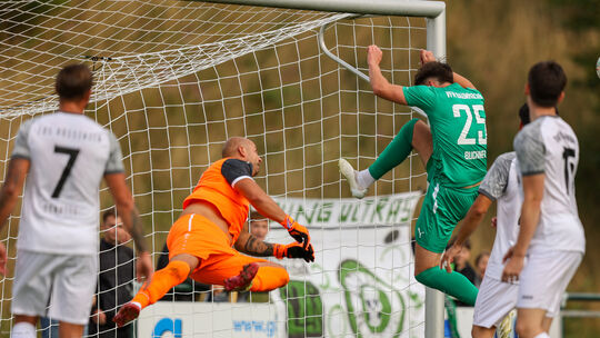 Rüssingen Torhüter konnte beim Gastspiel in Baumholder fliegen, wie er wollte. Am Ende setzte es ein 1:6 für den TuS. Nun sieht